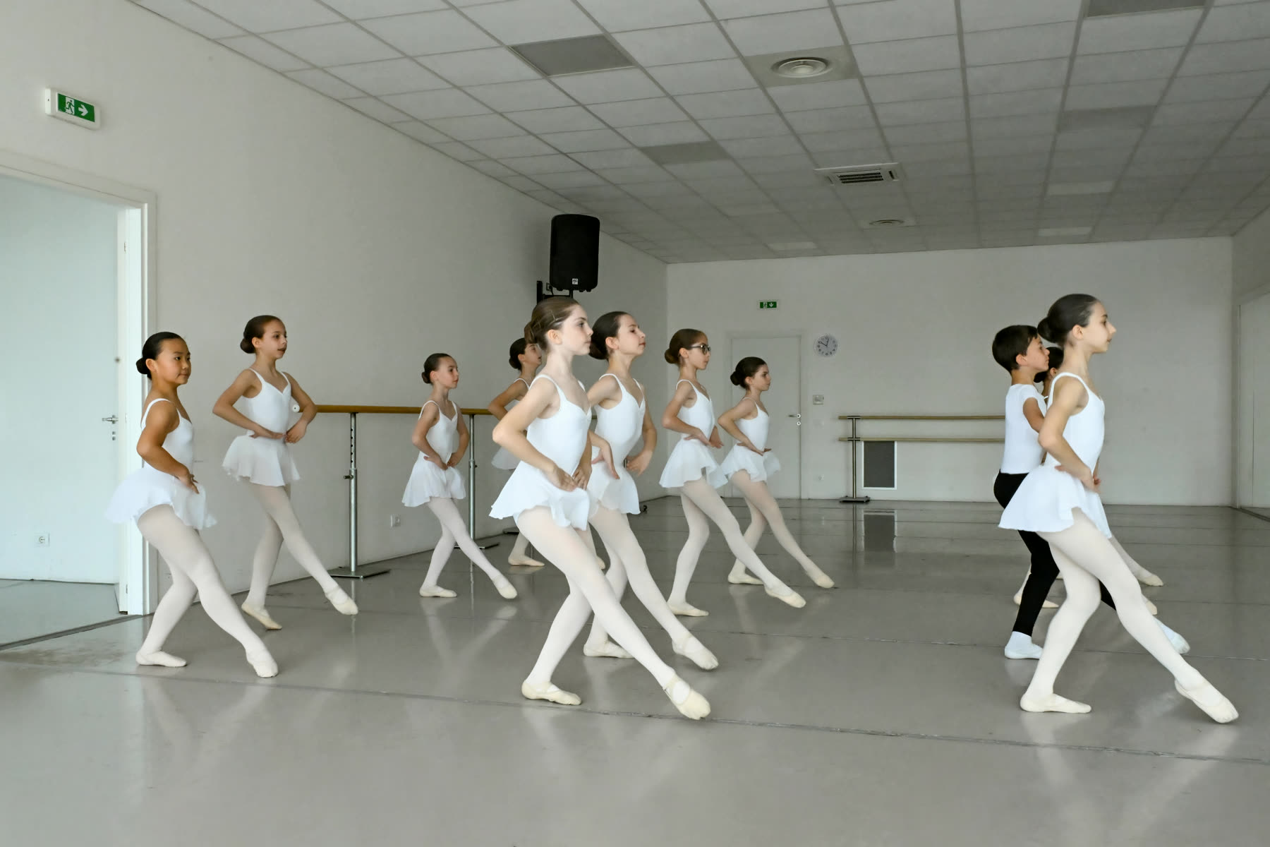 Gruppo di allieve al lavoro in sala