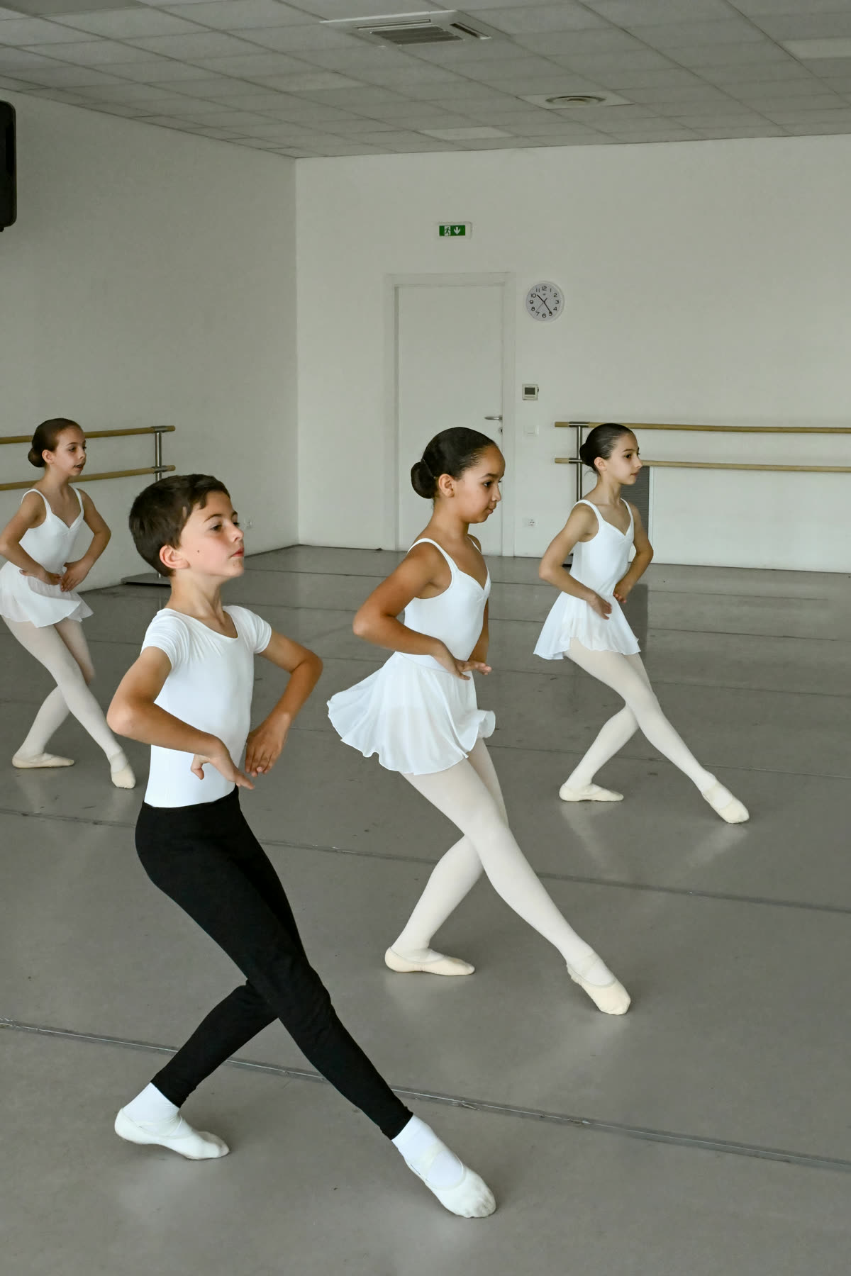 Allievi in movimento nella sala danza