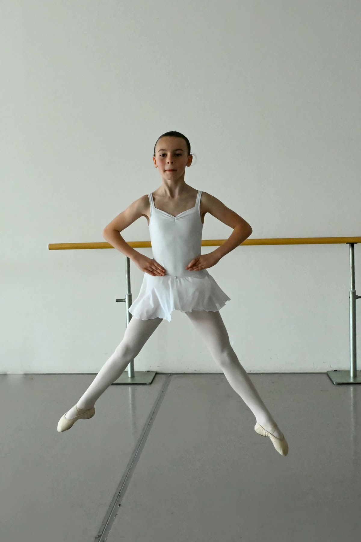 Giovane danzatore durante un salto